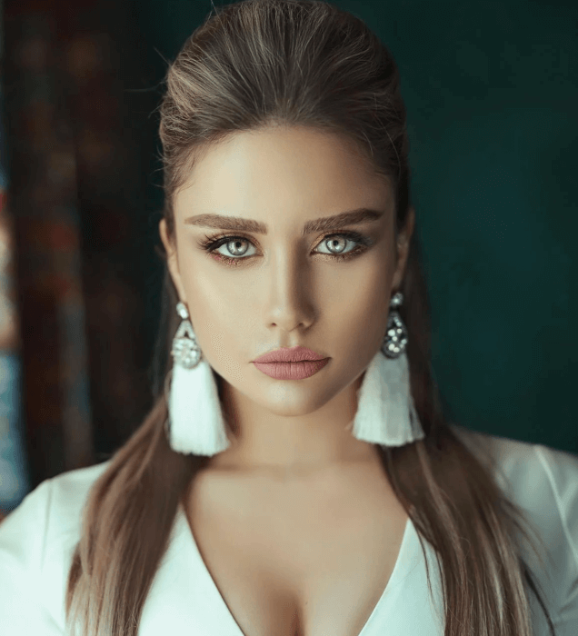 Verified profile photo of Emma Laurent, 26, Ottawa